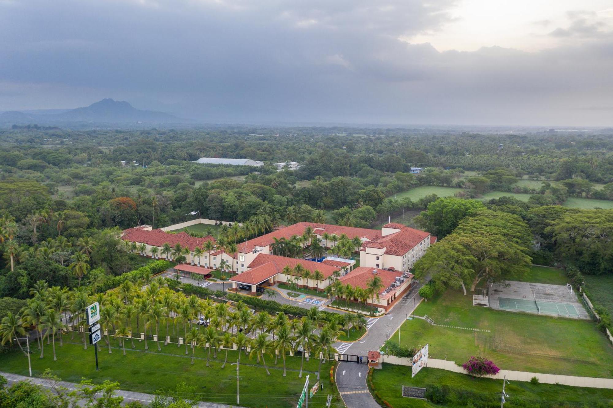 ควอลิตี้ โฮเต็ล เรียล แอโรปัวโต Hotel San Luis ภายนอก รูปภาพ